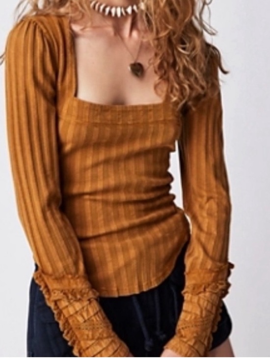 Free People Tops - FREE PEOPLE COULD I LOVE YOU MORE TOP